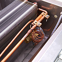 Available top-mounted evaporator coil Available top-mounted evaporator coil